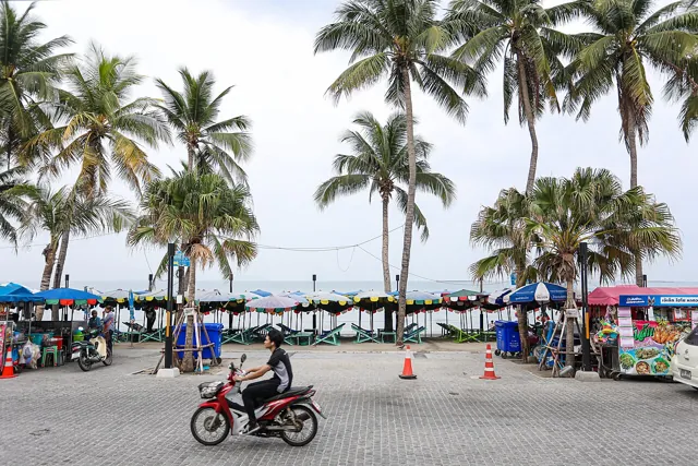 बांगसेन बीच (Bangsaen Beach)