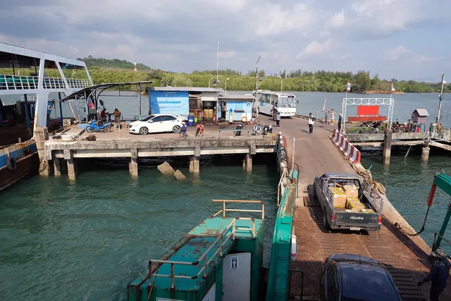 ท่าเรือเซ็นเตอร์พอยท์ แหลมงอบ