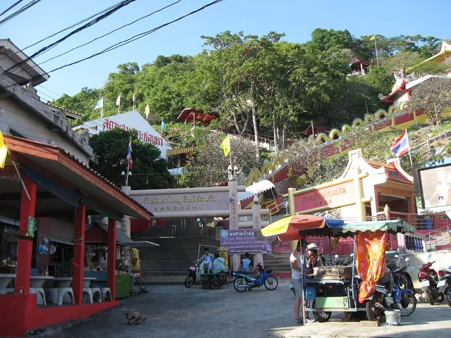 石本頭公廟 (Chao Pho Khao Yai Shrine)