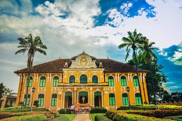 चाओ फ्राया अभाईभूबेज्र बिल्डिंग (Chao Phraya Abhaibhubejhr Building)