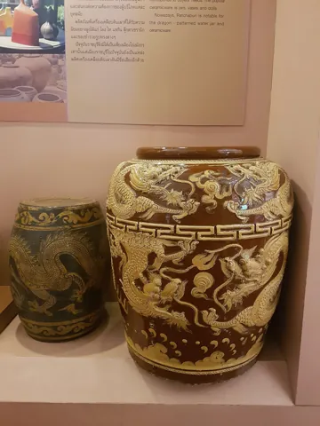 ドラゴン壺と陶芸工房