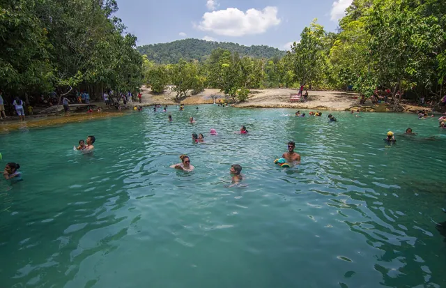 สระมรกต และน้ำตกร้อน