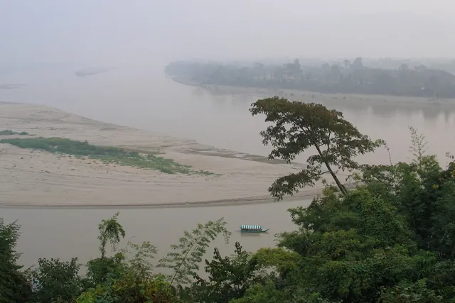गोल्डन ट्रायंगल और चियांग साएन