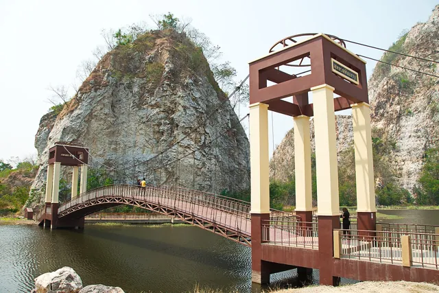 カオグー石山公園(Khao Ngu Stone Park)