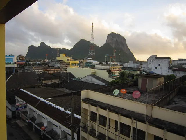 Phatthalung town and Khao Ok Thalu