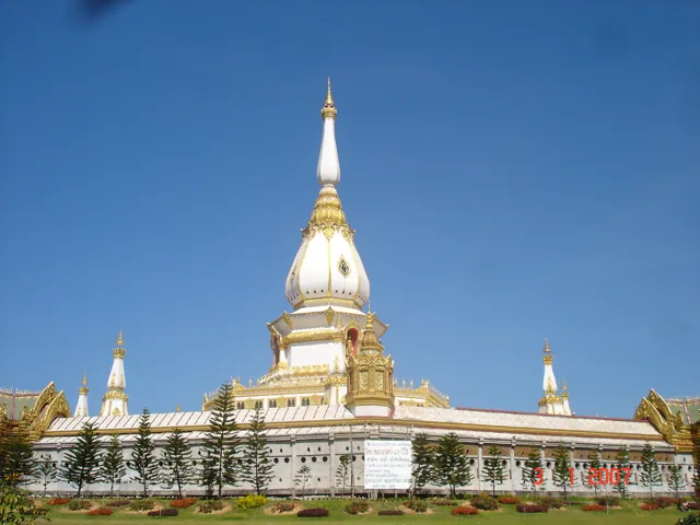 พระมหาเจดีย์ชัยมงคล