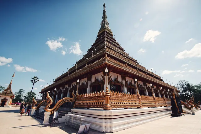 พระมหาธาตุแก่นนคร (วัดหนองแวง)