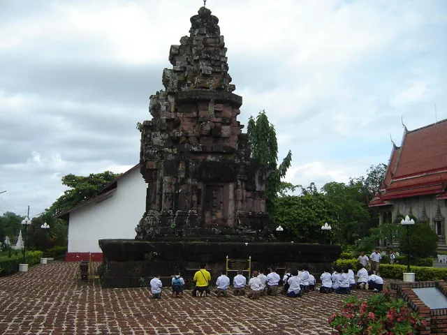 Phra That Narai Cheng Weng