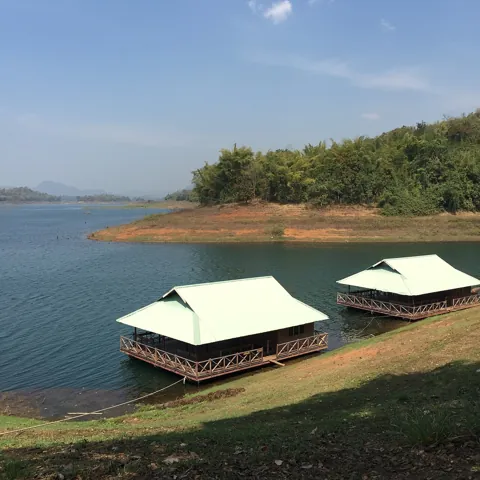မွန်ကျေးရွာနှင့် မနက်ခင်းဈေး