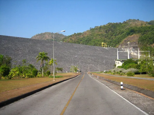 ဝချိရာလောင်ကွန်း ဆည် (Vajiralongkorn Dam)