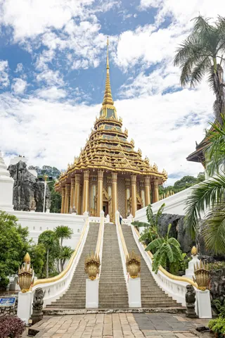 वाट फ्रा फुतथाबात (Wat Phra Phutthabat)