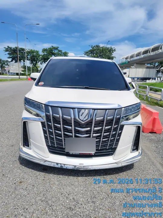 အဖြူရောင် Toyota Alphard · ဆုဗဏ္ဏဘူမိ လေဆိပ် · 11:34