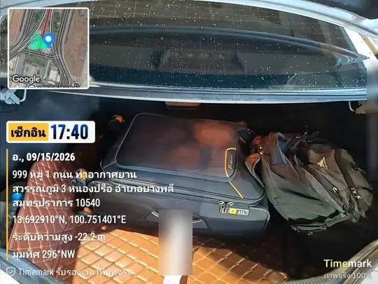 กระเป๋าเดินทางจัดเรียงเรียบร้อยในท้ายรถ — สนามบินสุวรรณภูมิ