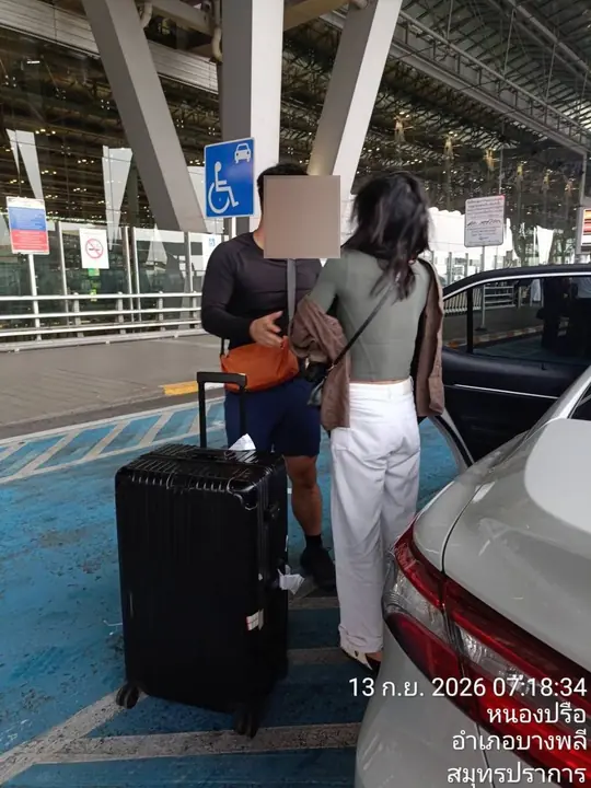 Passengers with their luggage at the terminal pickup point, Suvarnabhumi Airport