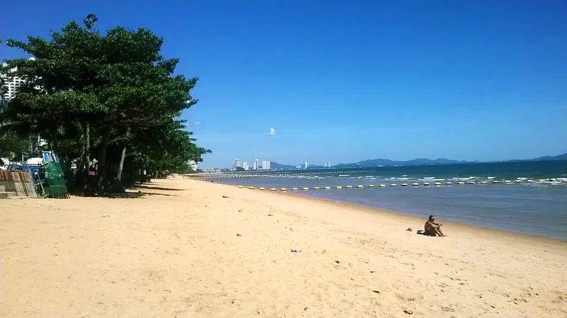 좀티엔 비치 (Jomtien Beach)